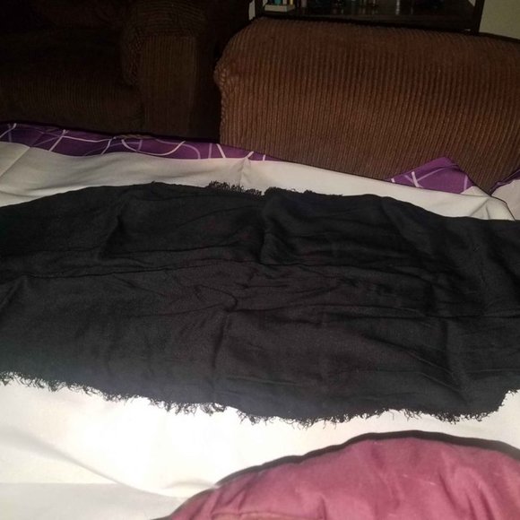 black scraf - Picture 2 of 2